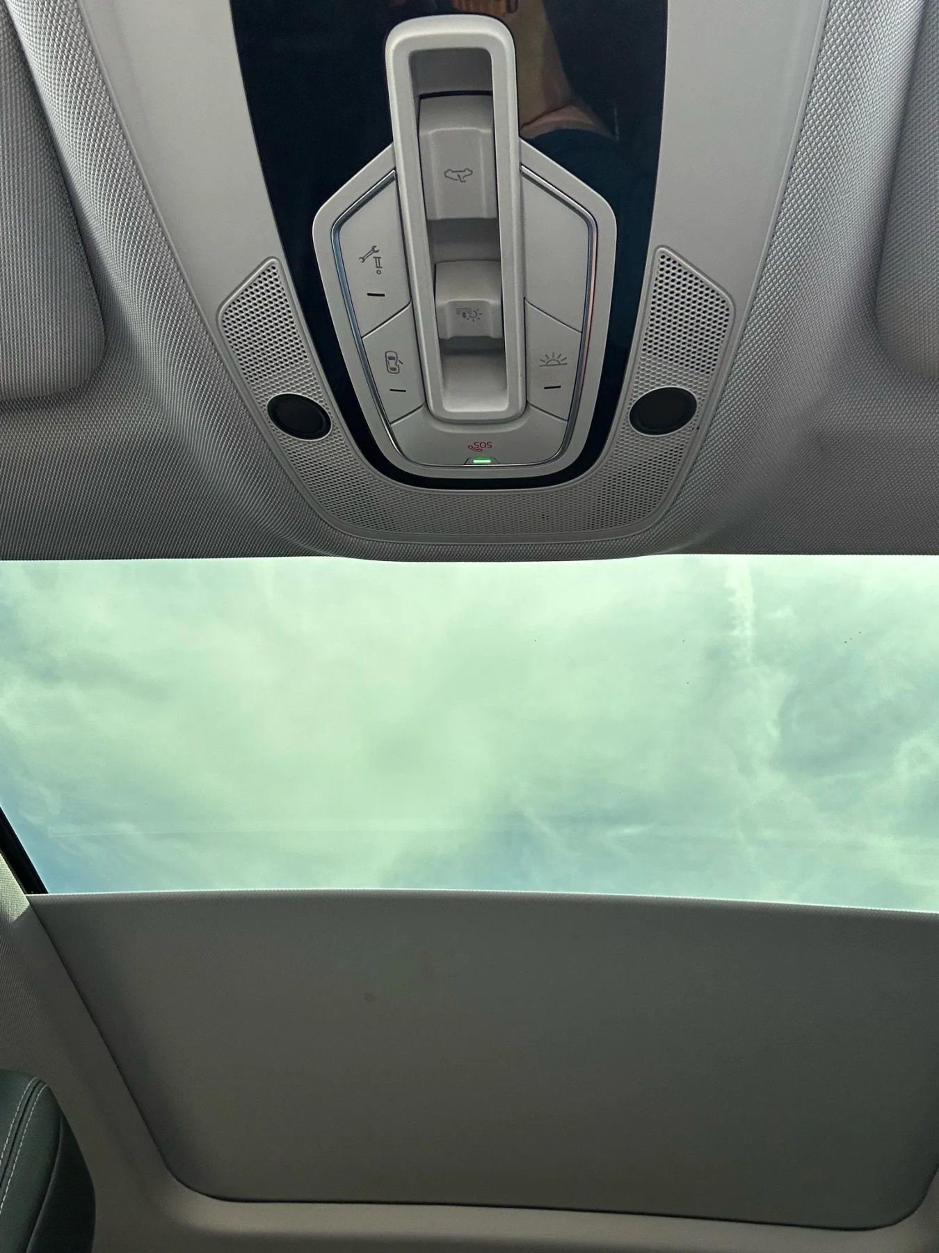 Used 2022 Audi e-tron Premium w/ Convenience Plus Package image 12