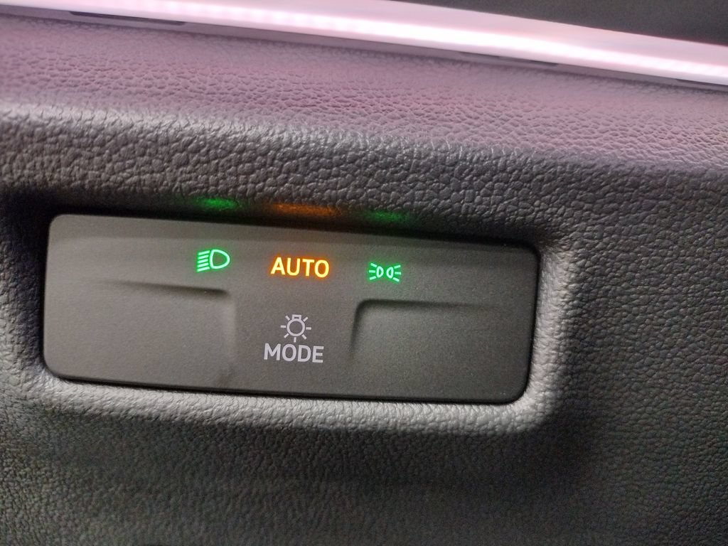 New 2026 Volkswagen Tiguan SE AWD/4WD image 26