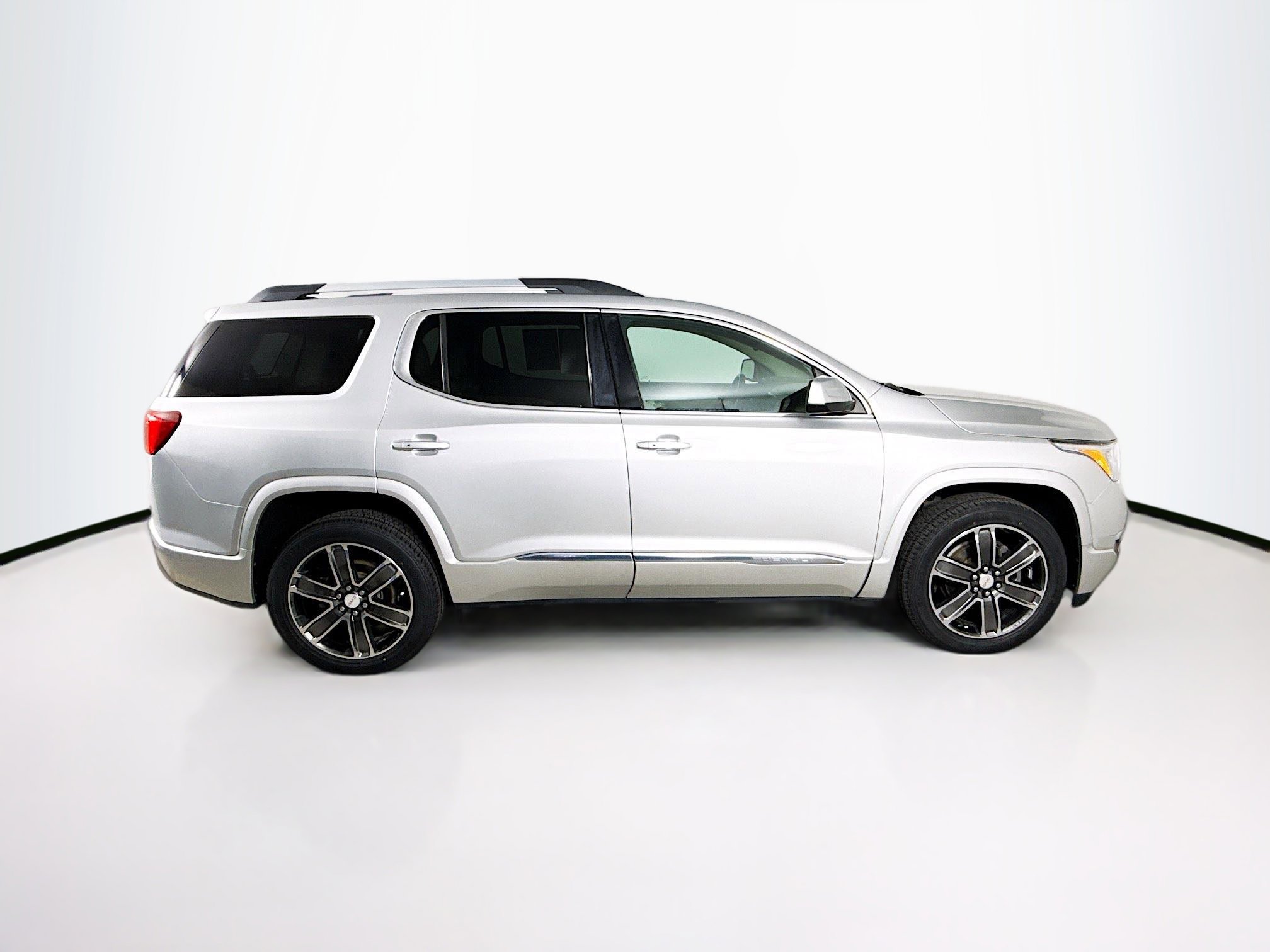 Used 2018 GMC Acadia Denali w/ Technology Package image 2