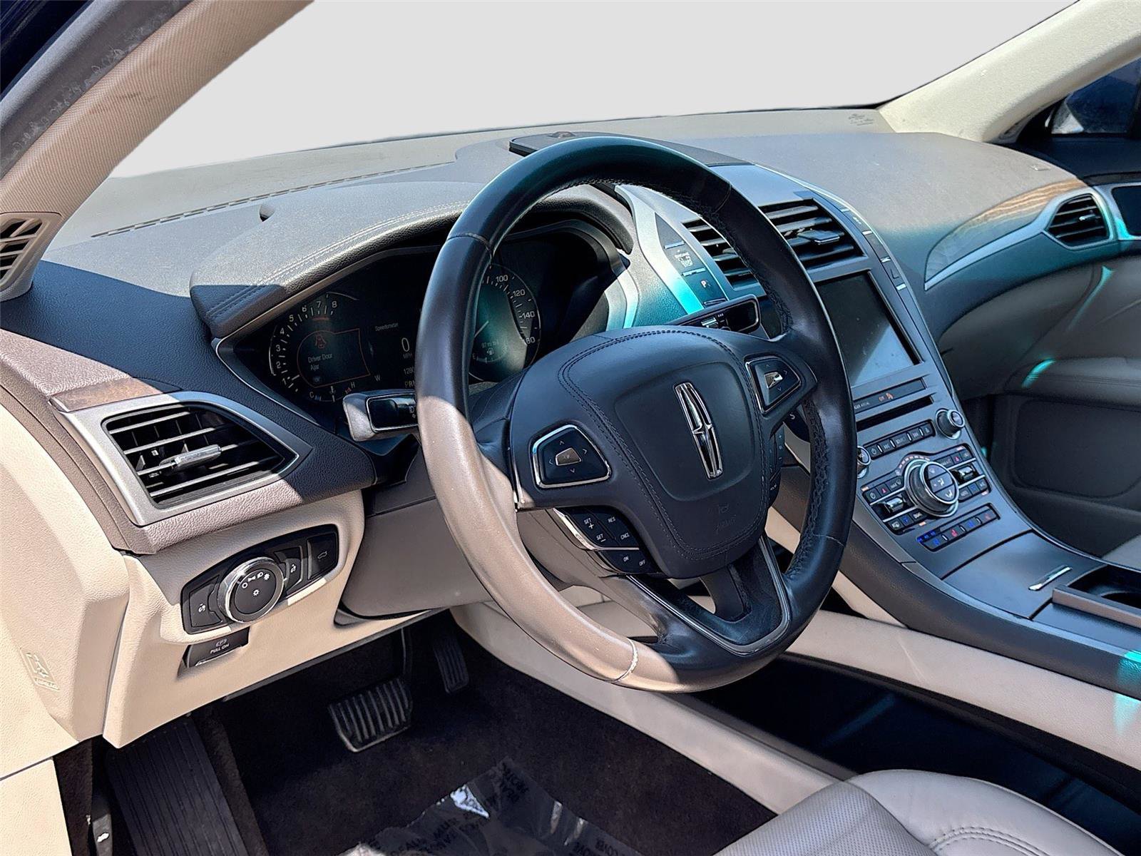 Used 2017 Lincoln MKZ Reserve image 9