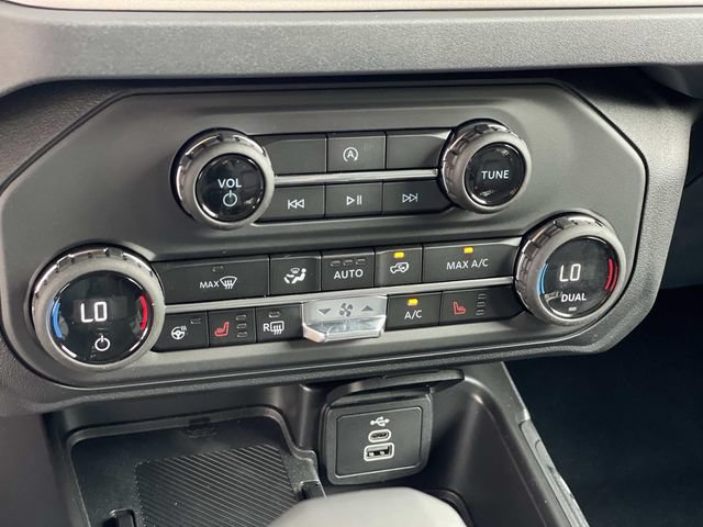 New 2026 Ford Bronco Outer Banks w/ Black Appearance Package AWD/4WD image 13
