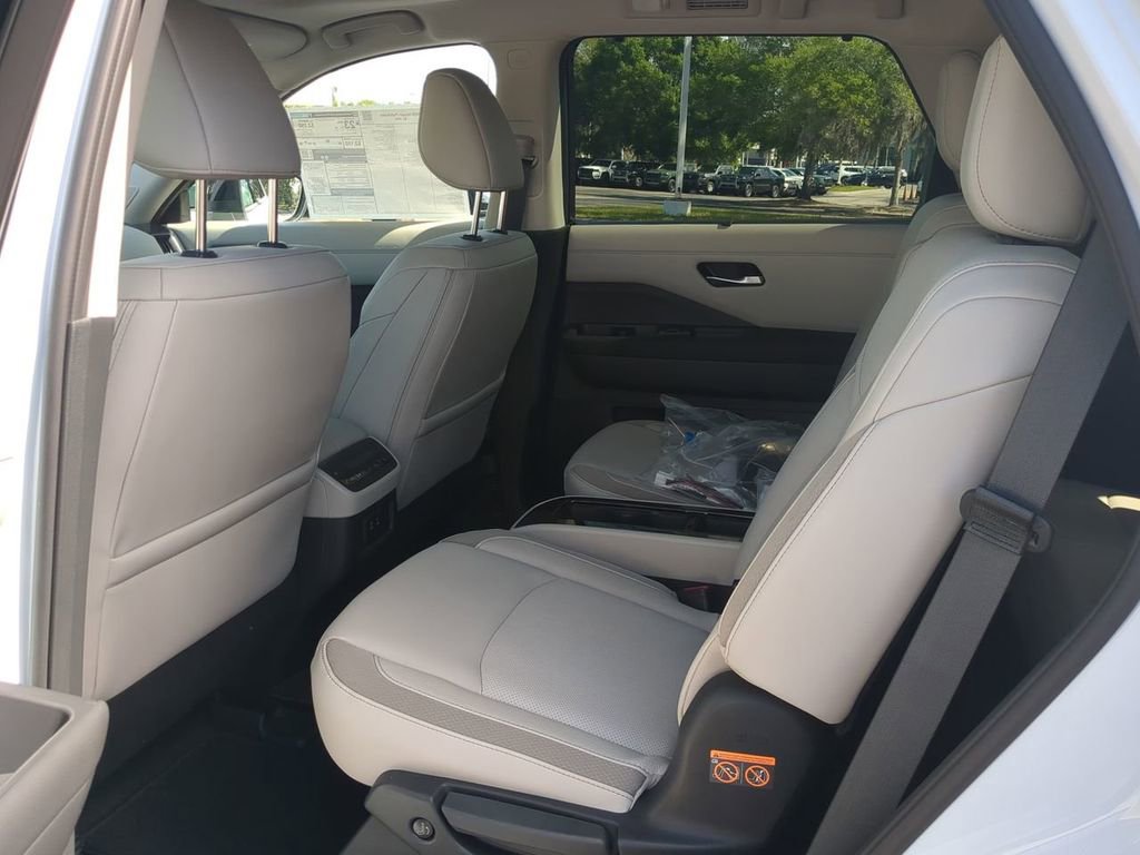 New 2026 Nissan Pathfinder SL w/ SL Premium Package AWD/4WD image 15