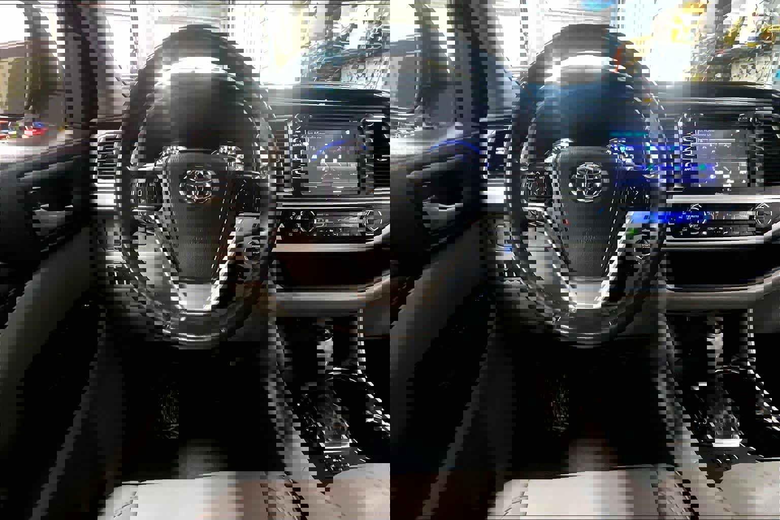 Used 2014 Toyota Highlander XLE image 6