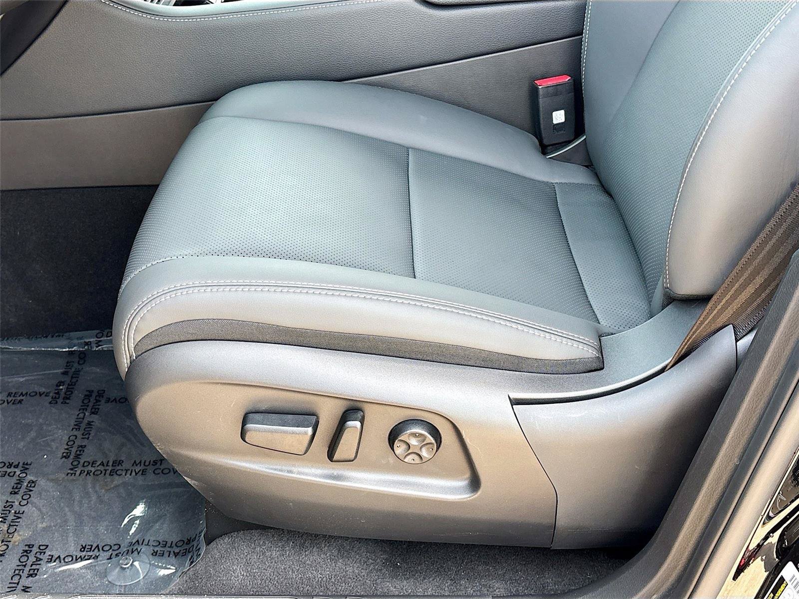 New 2025 VinFast VF 8 Plus AWD/4WD image 18