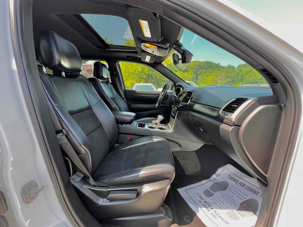 Used 2020 Jeep Grand Cherokee Altitude image 14