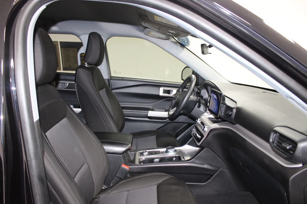 Used 2023 Ford Explorer XLT AWD/4WD image 28