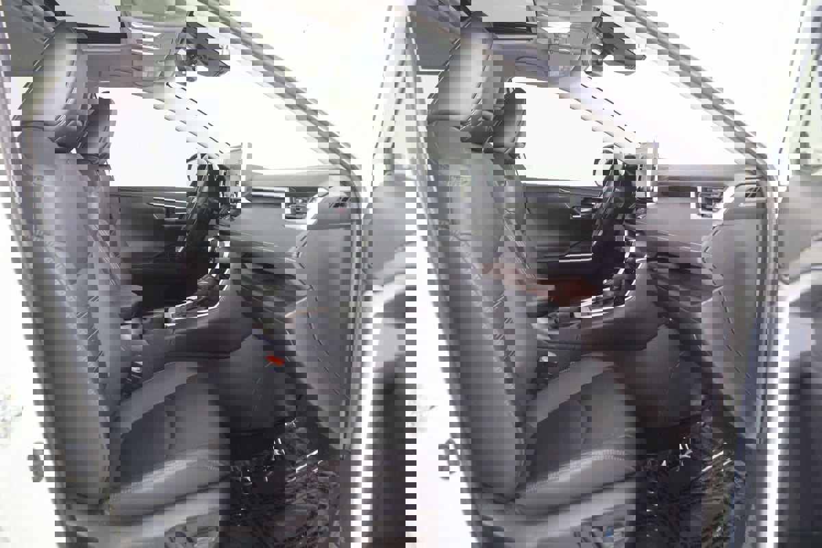 Used 2022 Toyota RAV4 Limited AWD/4WD image 12