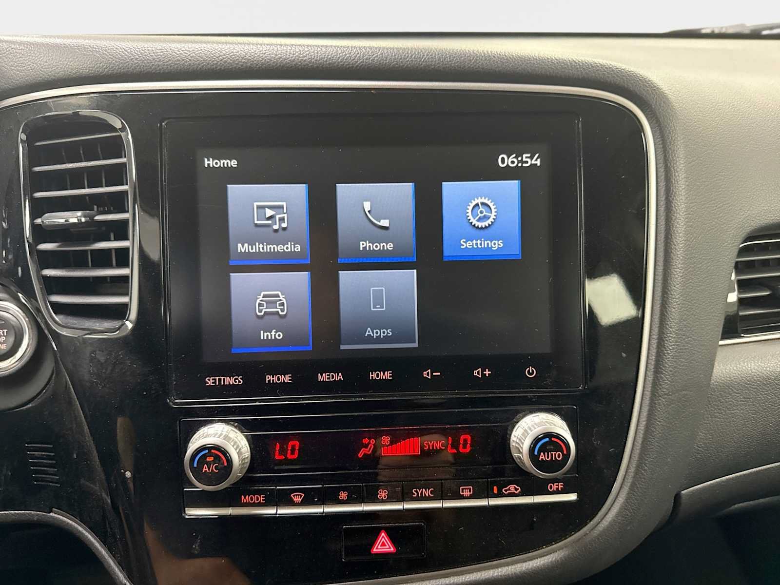 Used 2020 Mitsubishi Outlander SE AWD/4WD image 12