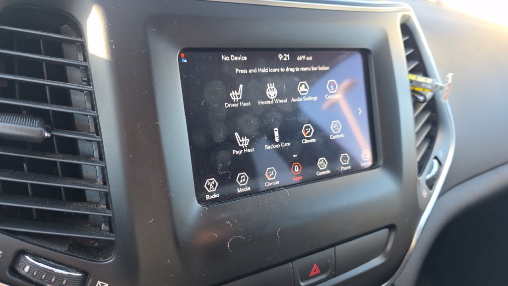Used 2019 Jeep Cherokee Latitude w/ Cold Weather Group AWD/4WD image 18