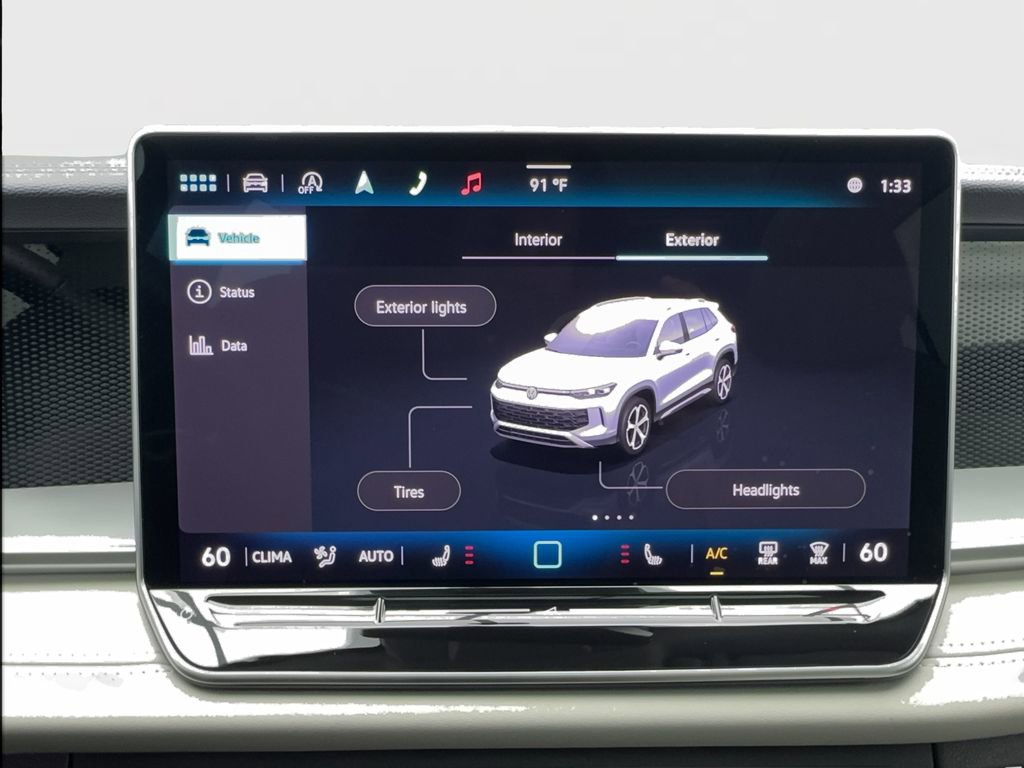 Used 2025 Volkswagen Tiguan SE w/ Panoramic Sunroof Package FWD image 46