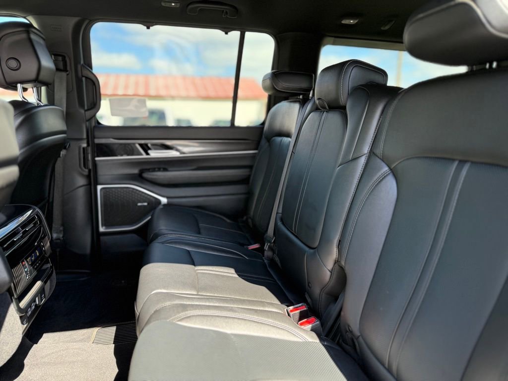 Used 2024 Jeep Wagoneer L Series II w/ Flexible Seating Group image 7
