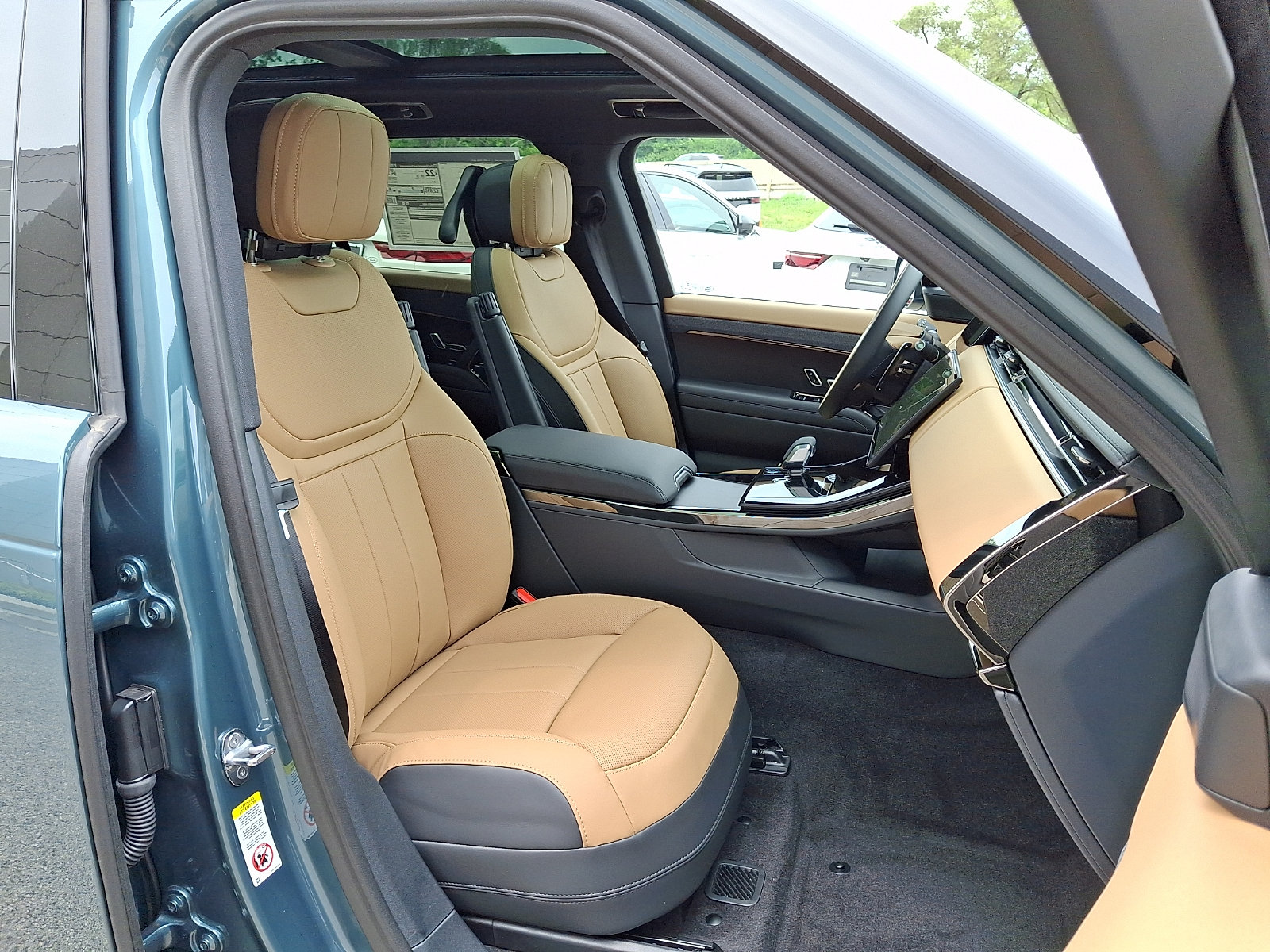 New 2026 Land Rover Range Rover Sport Dynamic SE AWD/4WD image 3