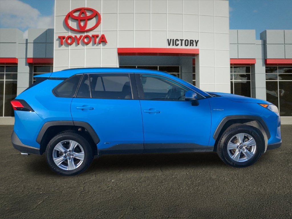 Used 2020 Toyota RAV4 XLE w/ Convenience Package AWD/4WD image 2