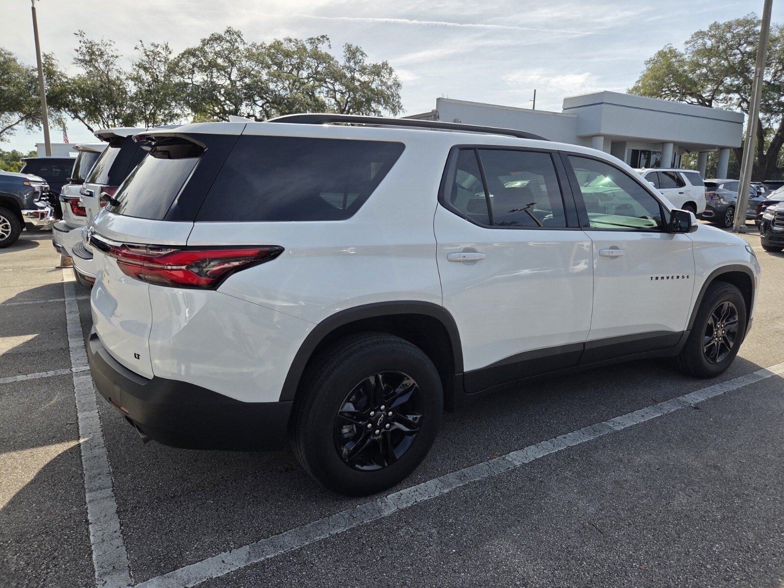 Certified 2023 Chevrolet Traverse LT FWD image 3