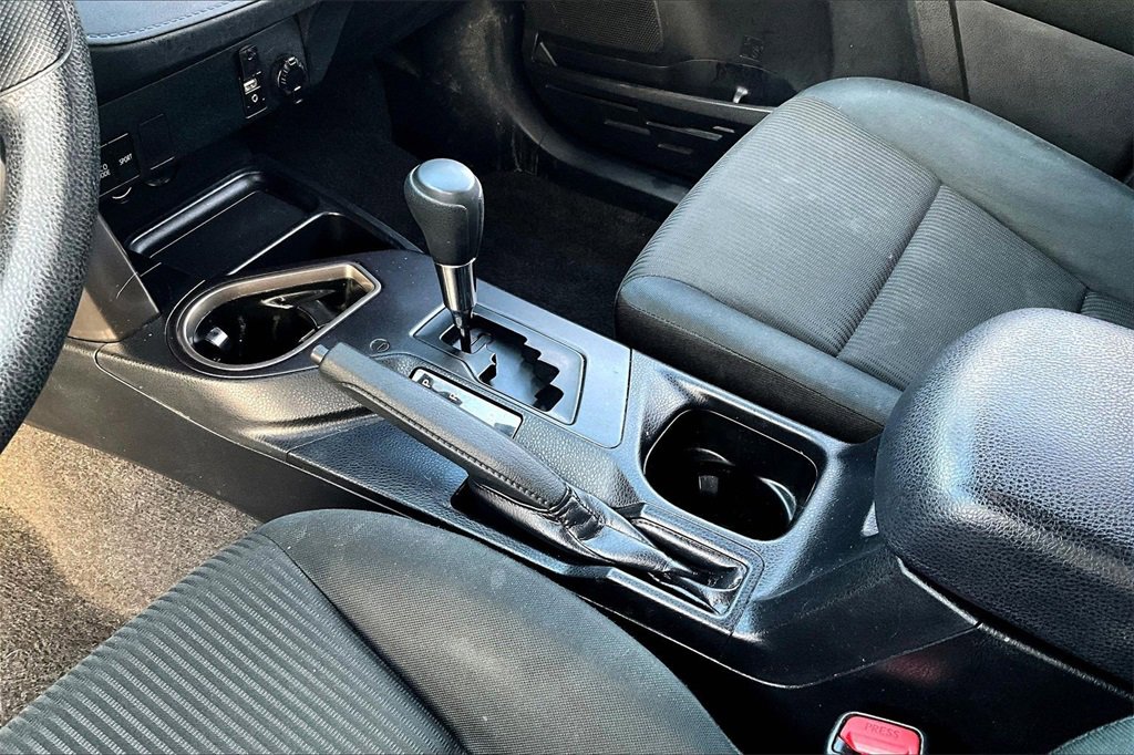 Used 2018 Toyota RAV4 LE w/ Carpet Mat Package image 12