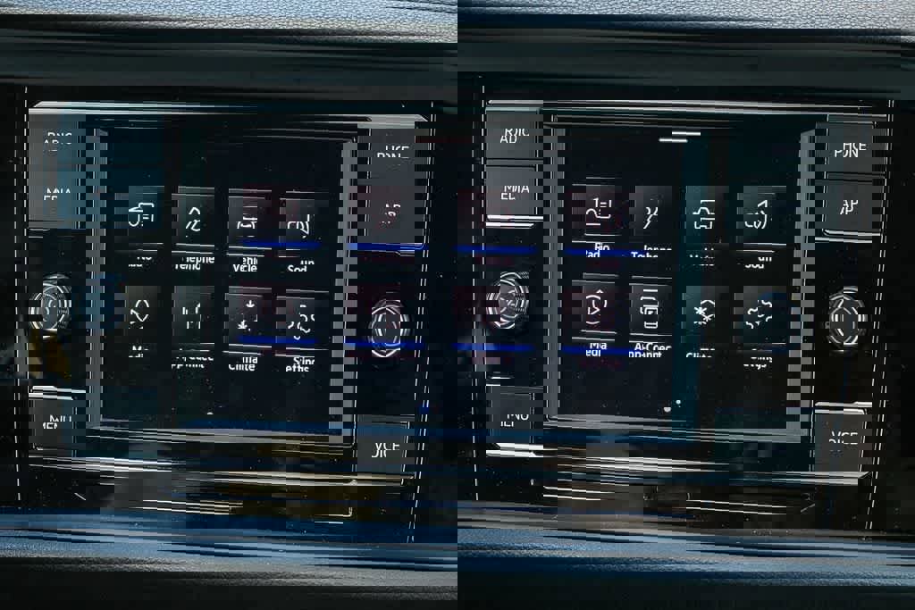 Used 2024 Volkswagen Jetta SE image 15