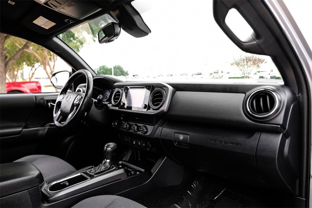 Used 2019 Toyota Tacoma TRD Off-Road image 9