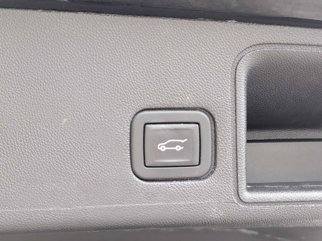 Used 2024 GMC Terrain SLT AWD/4WD image 13