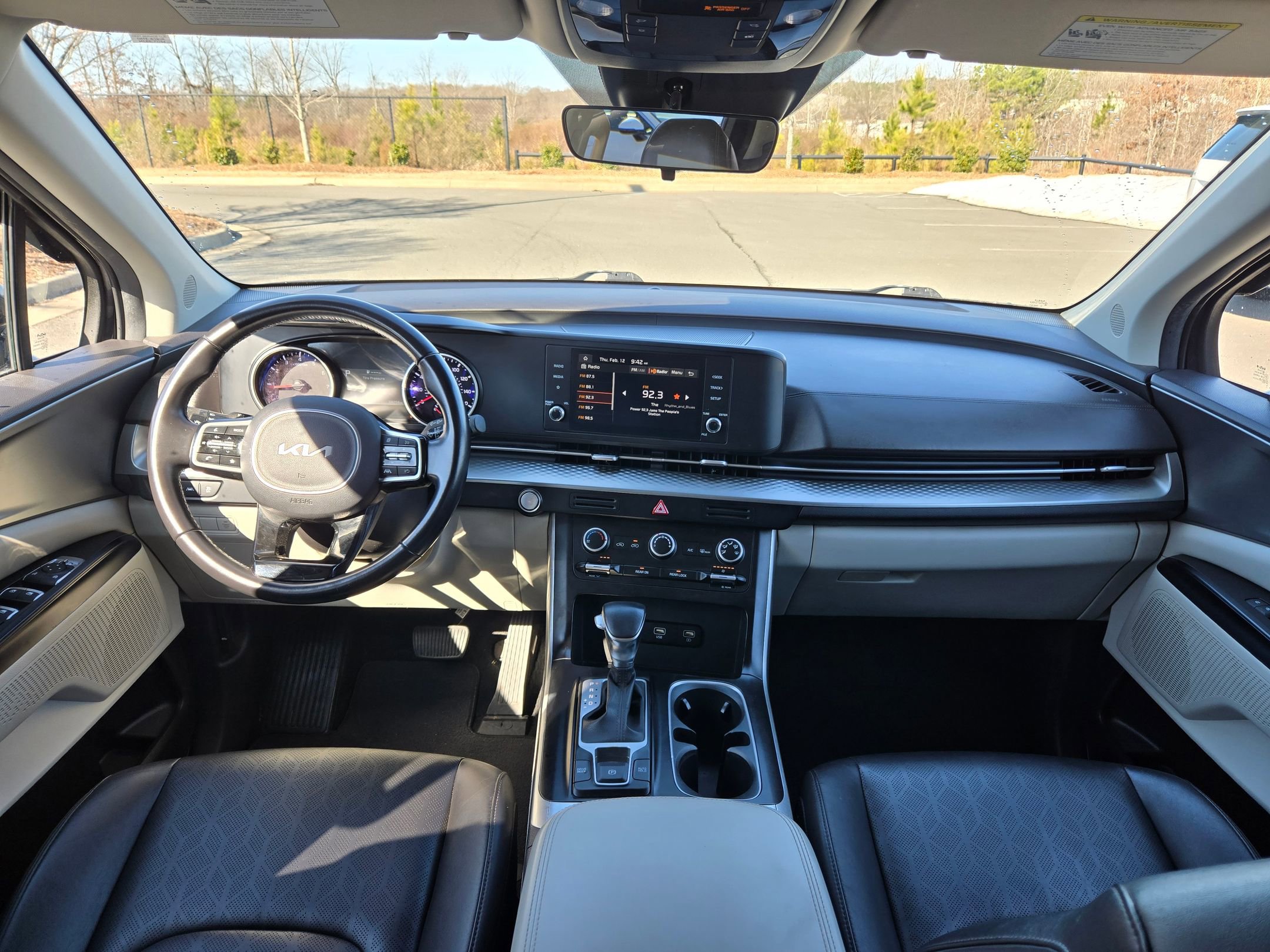 Certified 2023 Kia Carnival LX image 10