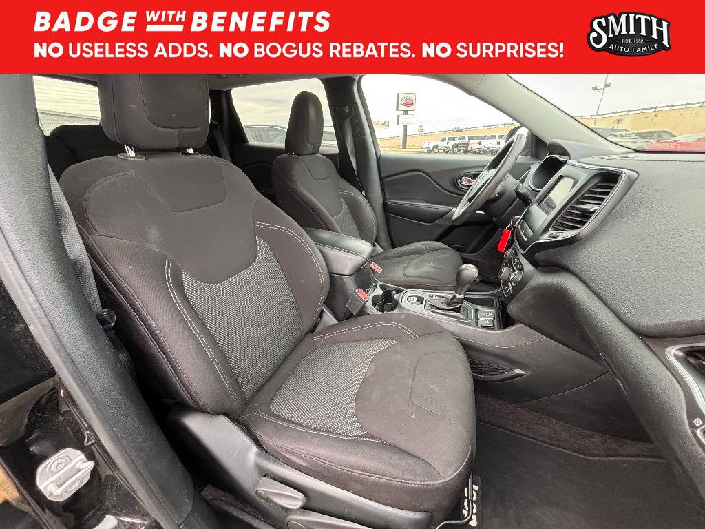 Used 2019 Jeep Cherokee Latitude w/ Popular Appearance Group FWD image 14