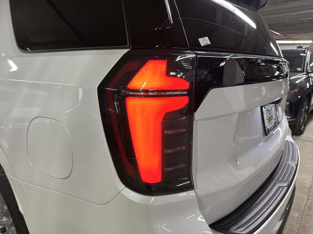 Certified 2025 Chevrolet Tahoe High Country AWD/4WD image 9