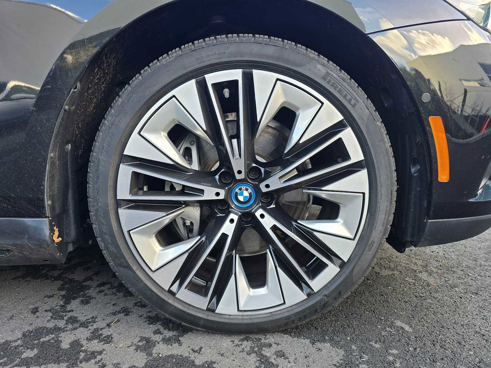 Used 2024 BMW i5 eDrive40i w/ Convenience Package image 9