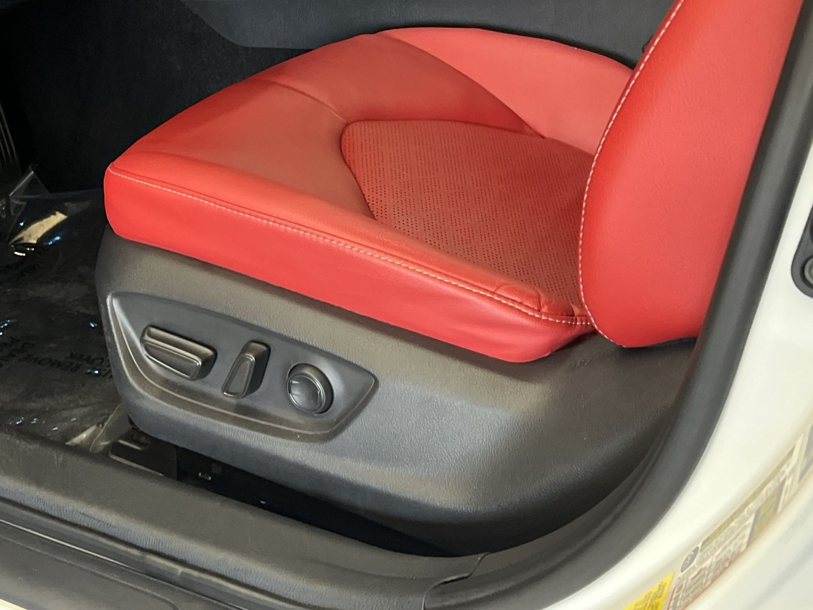 Used 2021 Toyota Camry XSE FWD image 13