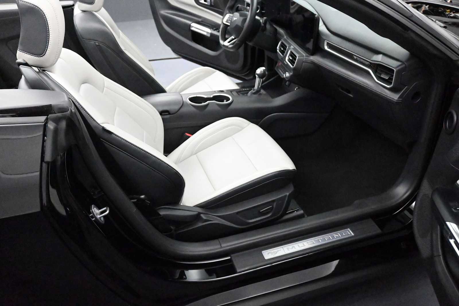 Used 2025 Ford Mustang Premium RWD image 17