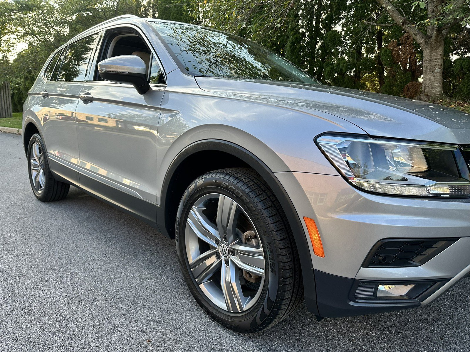 Used 2020 Volkswagen Tiguan SEL AWD/4WD image 64