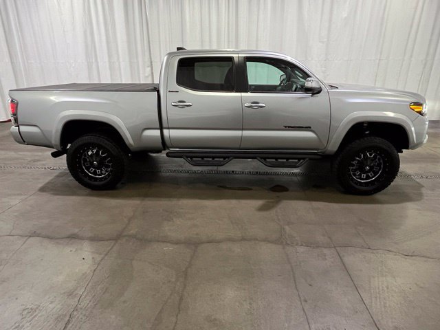 Used 2022 Toyota Tacoma Limited w/ Black Out Package (TMS) AWD/4WD image 3