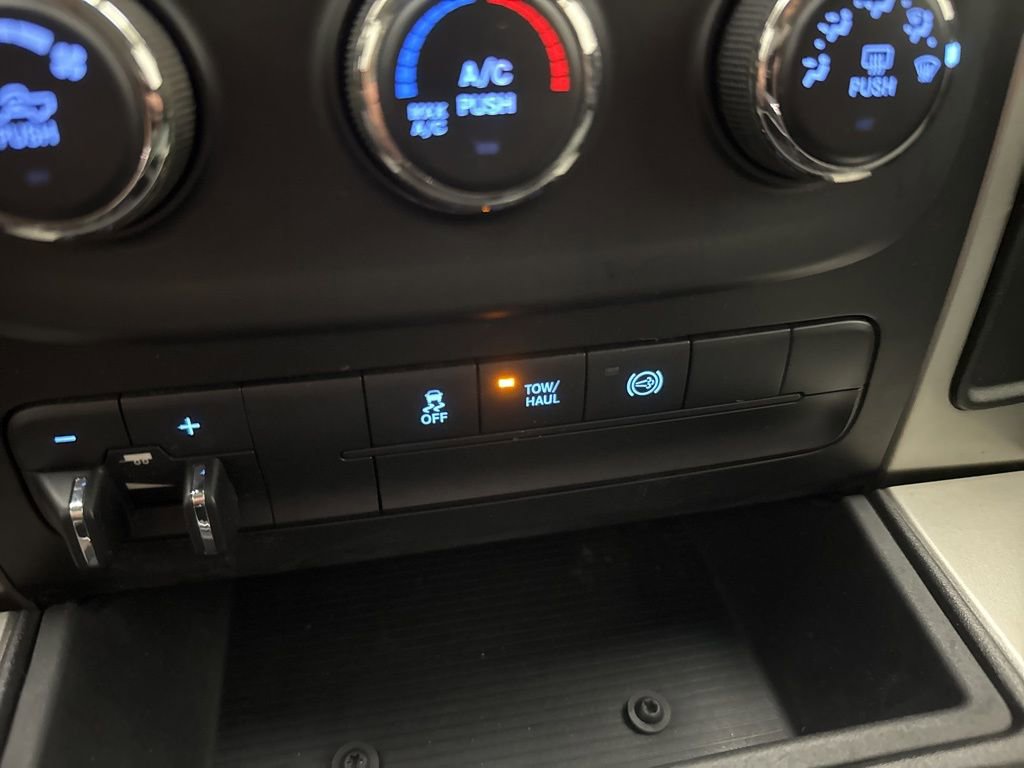 Used 2018 RAM 3500 Tradesman w/ Chrome Appearance Group AWD/4WD image 21