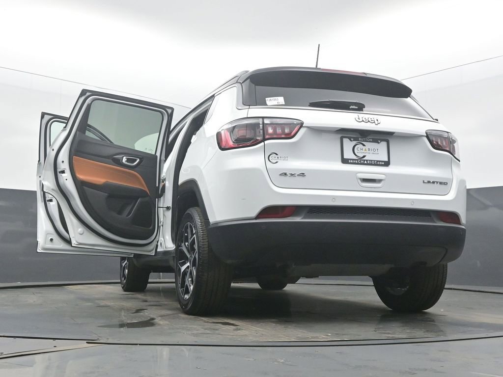 Used 2025 Jeep Compass Limited image 60