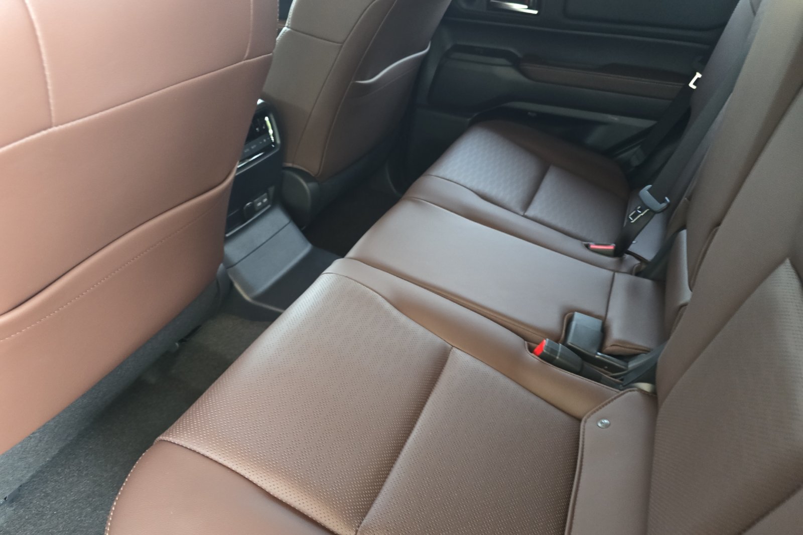 New 2027 Toyota Land Cruiser w/ Premium Package AWD/4WD image 10