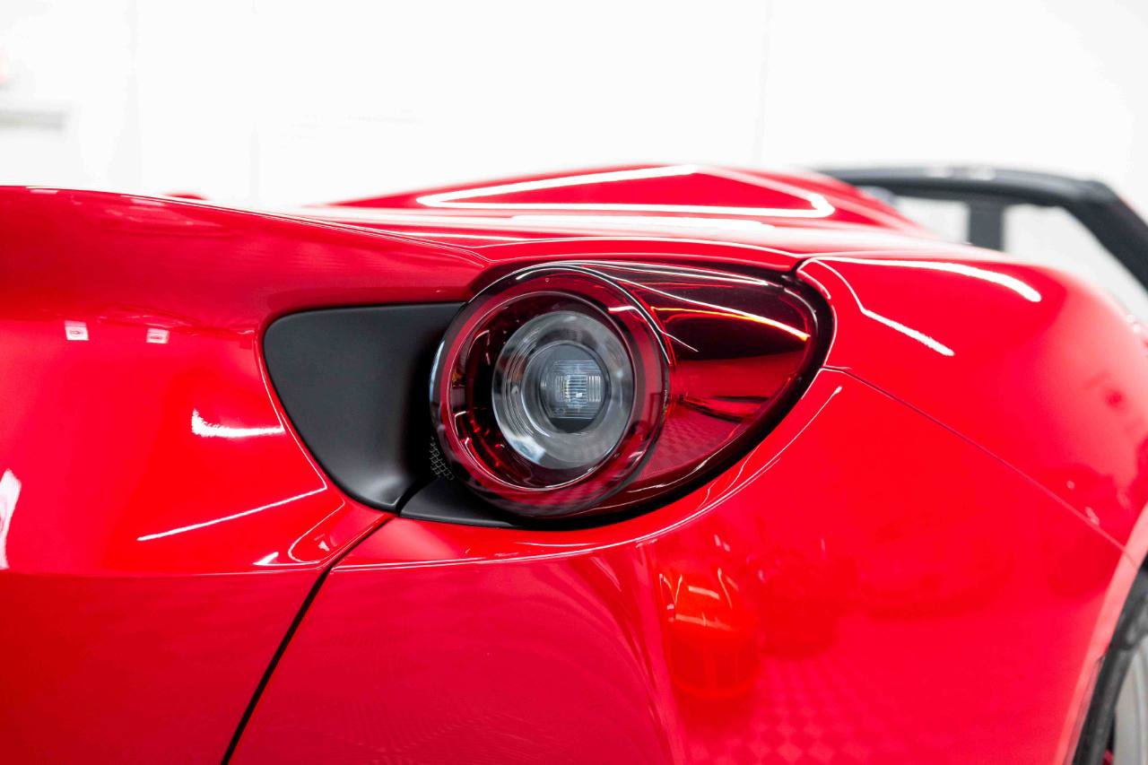 Used 2019 Ferrari Portofino RWD image 32