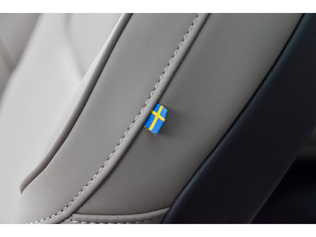 Certified 2026 Volvo XC90 B5 Core w/ Protection Package Premier image 40