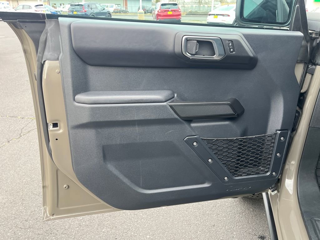 Used 2025 Ford Bronco Badlands image 13