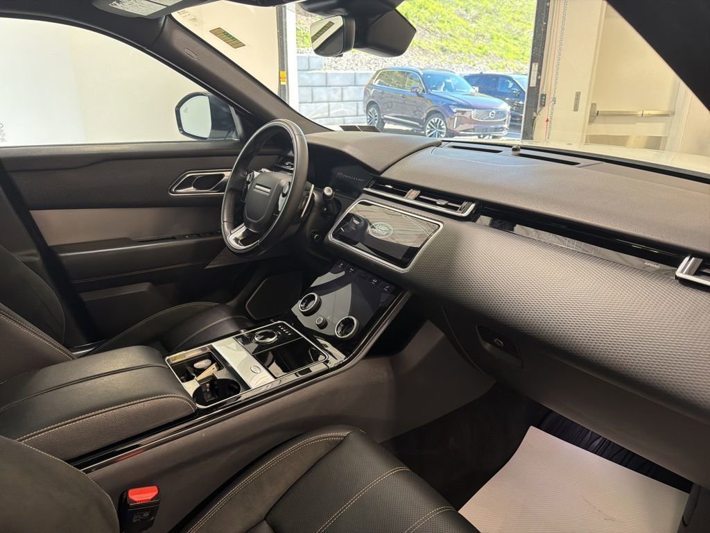 Used 2018 Land Rover Range Rover Velar R-Dynamic SE AWD/4WD image 24