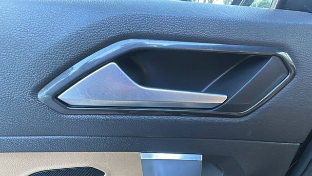 Used 2022 Volkswagen Tiguan SE image 27