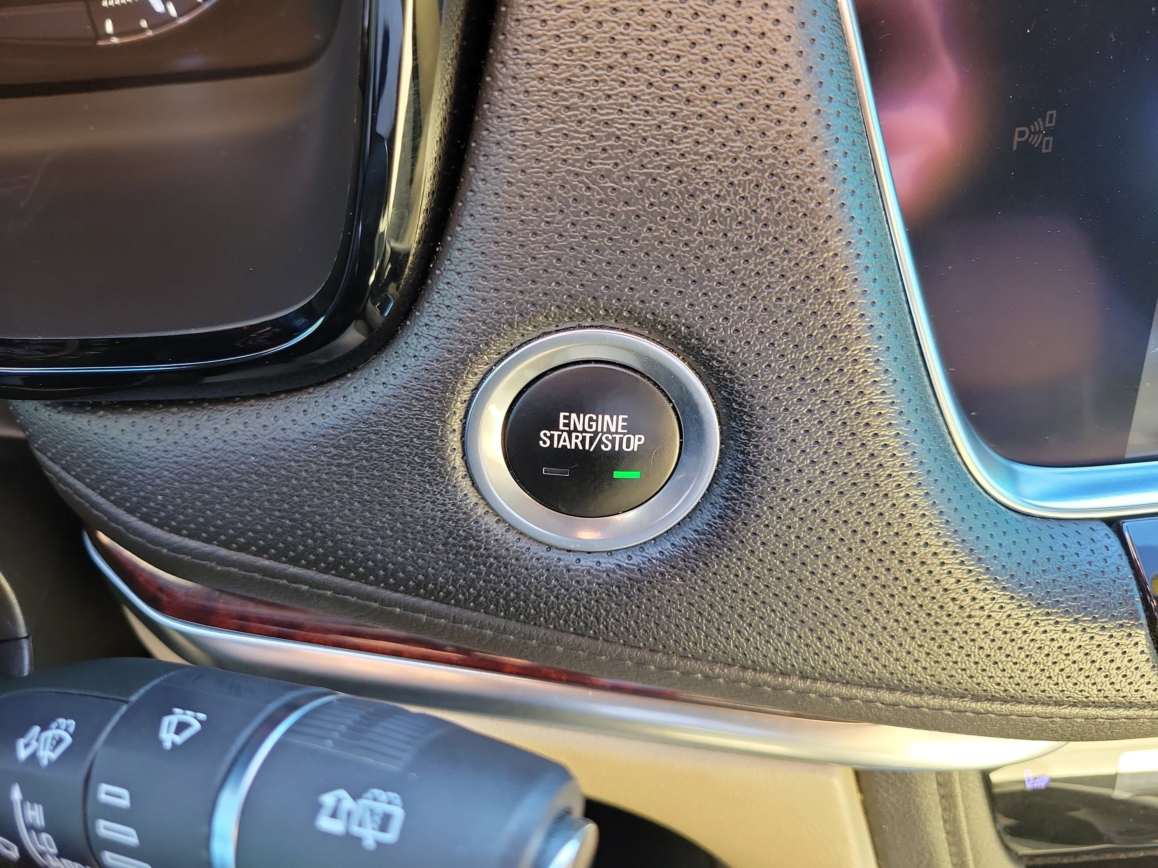 Used 2018 Cadillac XT5 Luxury w/ Driver Awareness Package FWD image 34