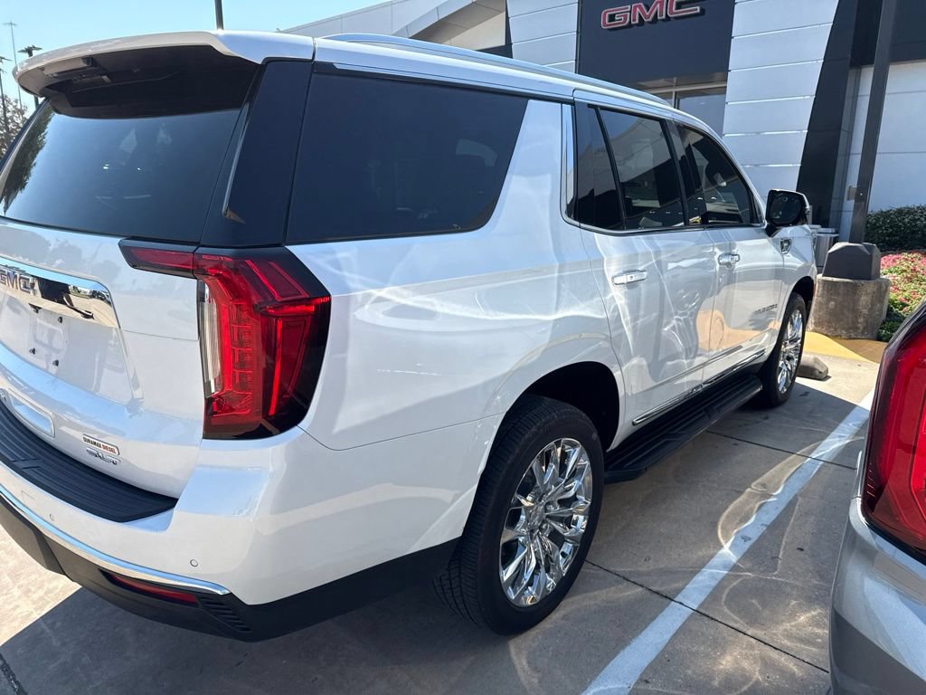 Used 2023 GMC Yukon SLT w/ SLT Luxury Package AWD/4WD image 7