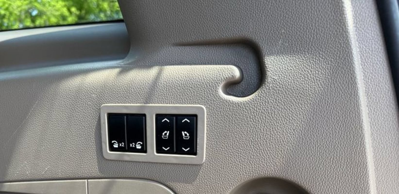Used 2016 Chevrolet Suburban LT AWD/4WD image 34