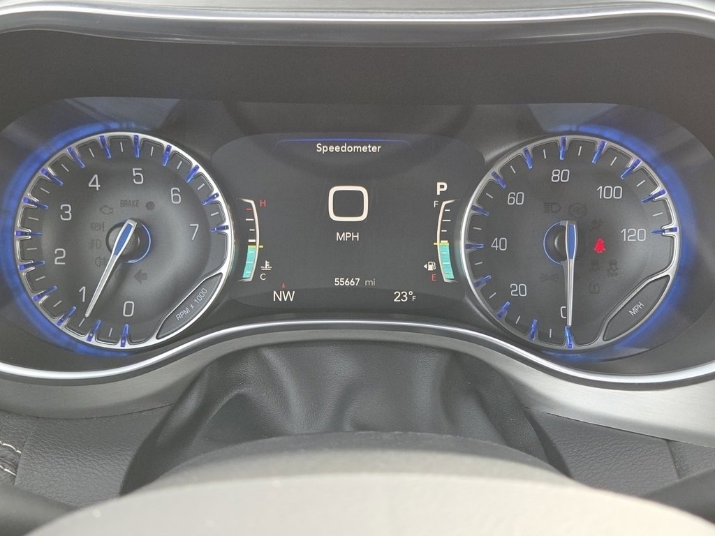 Used 2023 Chrysler Pacifica Limited w/ Uconnect Theater Family Group image 36