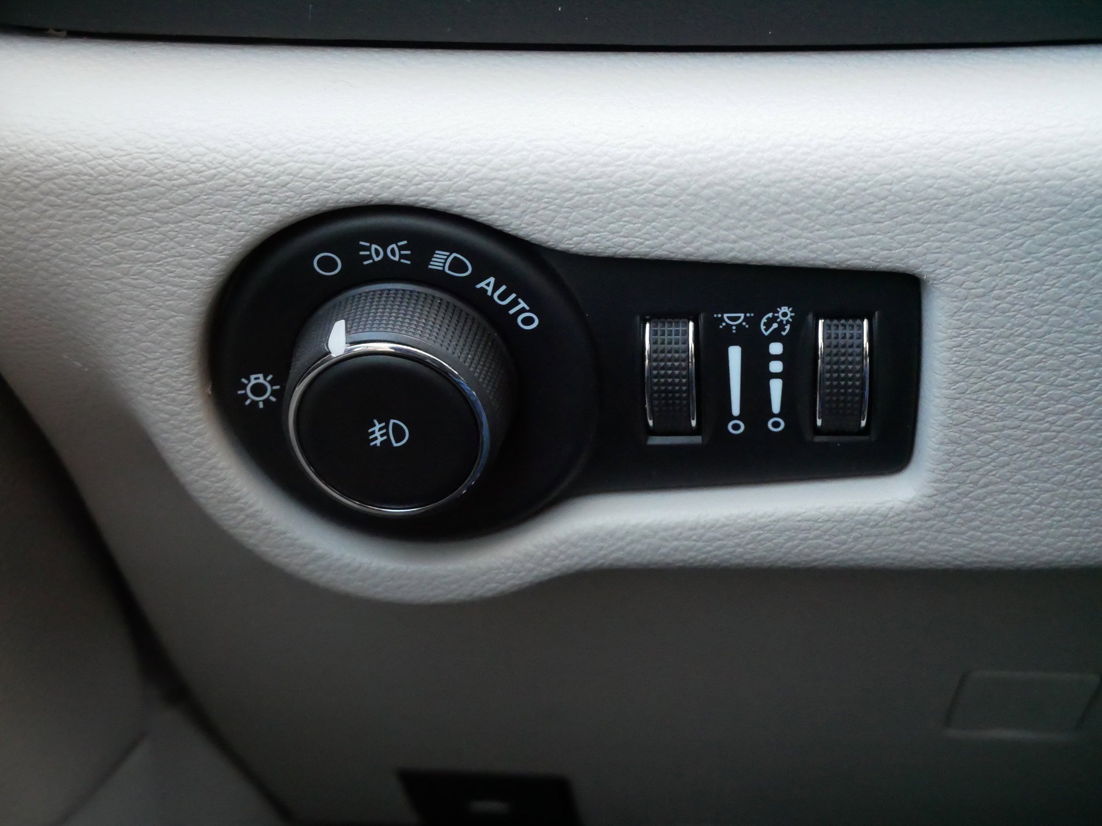 Used 2024 Chrysler Pacifica Touring-L image 26