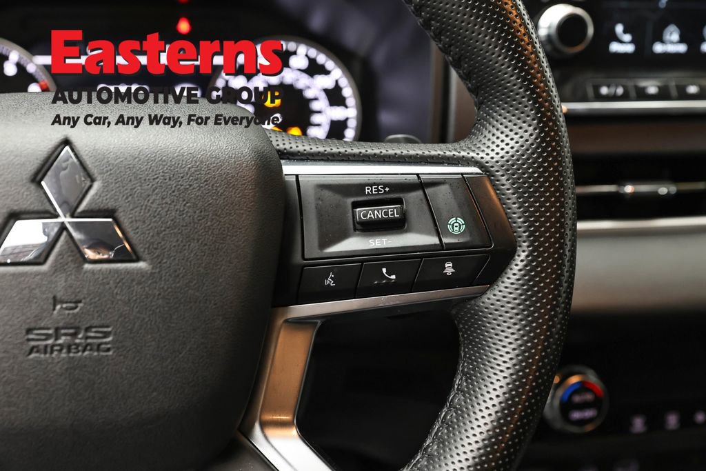 Used 2024 Mitsubishi Outlander SE image 16