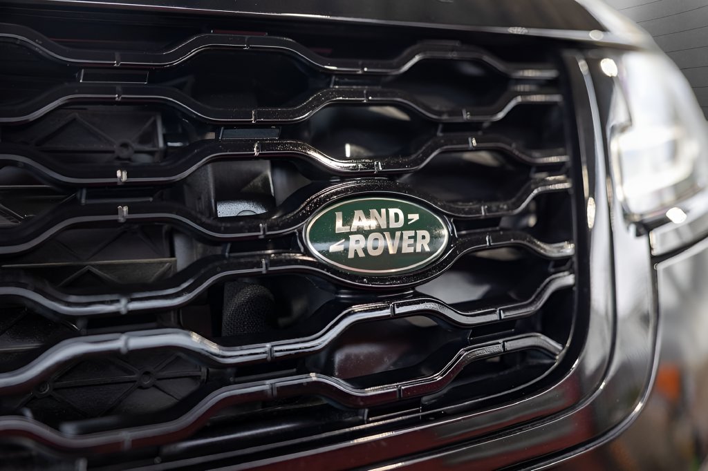 Used 2023 Land Rover Range Rover Velar R-Dynamic S AWD/4WD image 16