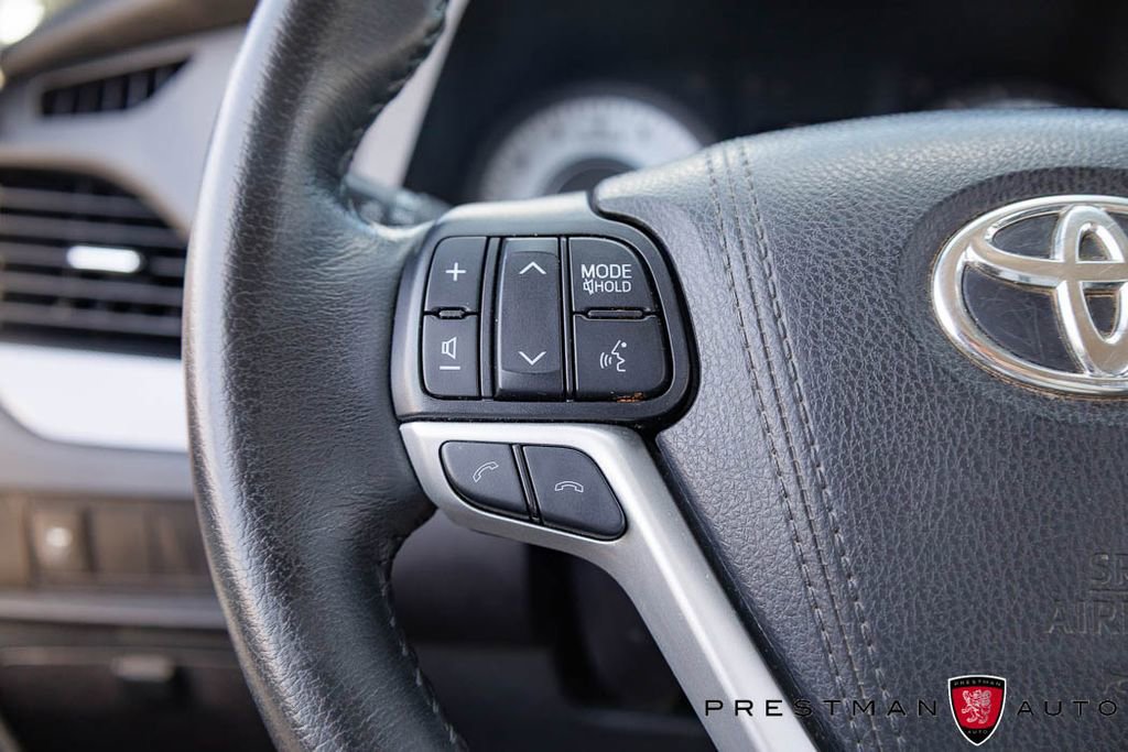 Used 2020 Toyota Sienna SE FWD image 27