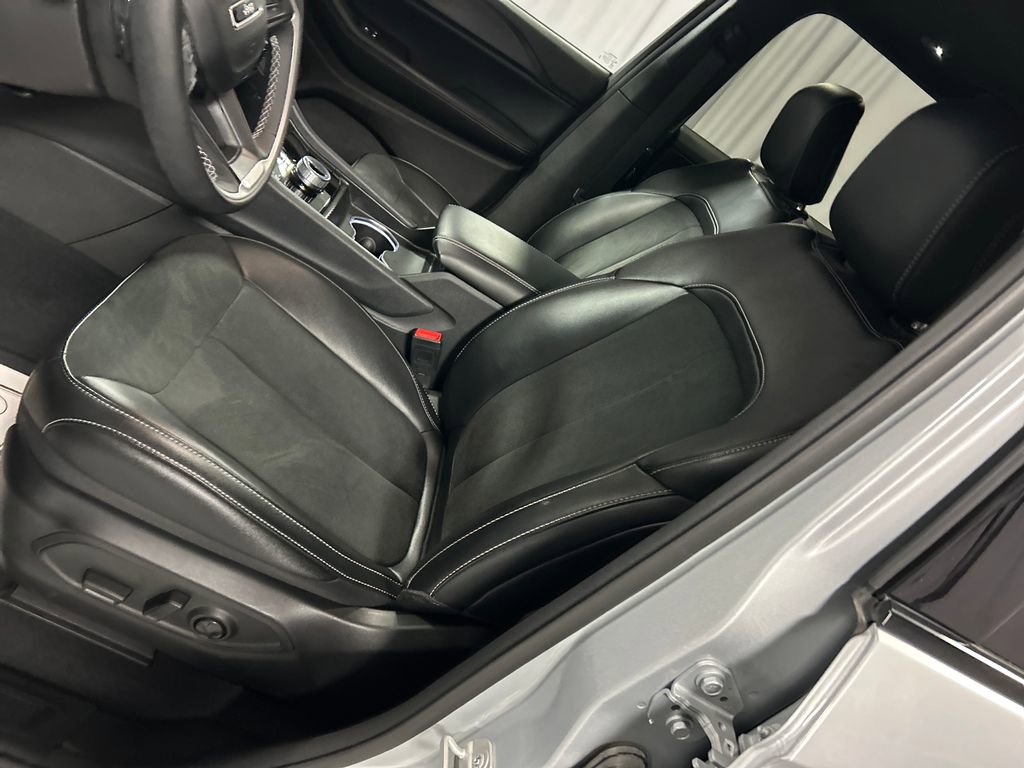 Used 2024 Jeep Grand Cherokee L Laredo image 12