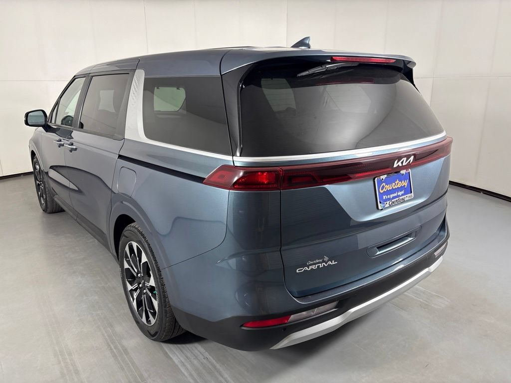 Used 2023 Kia Carnival EX FWD image 6