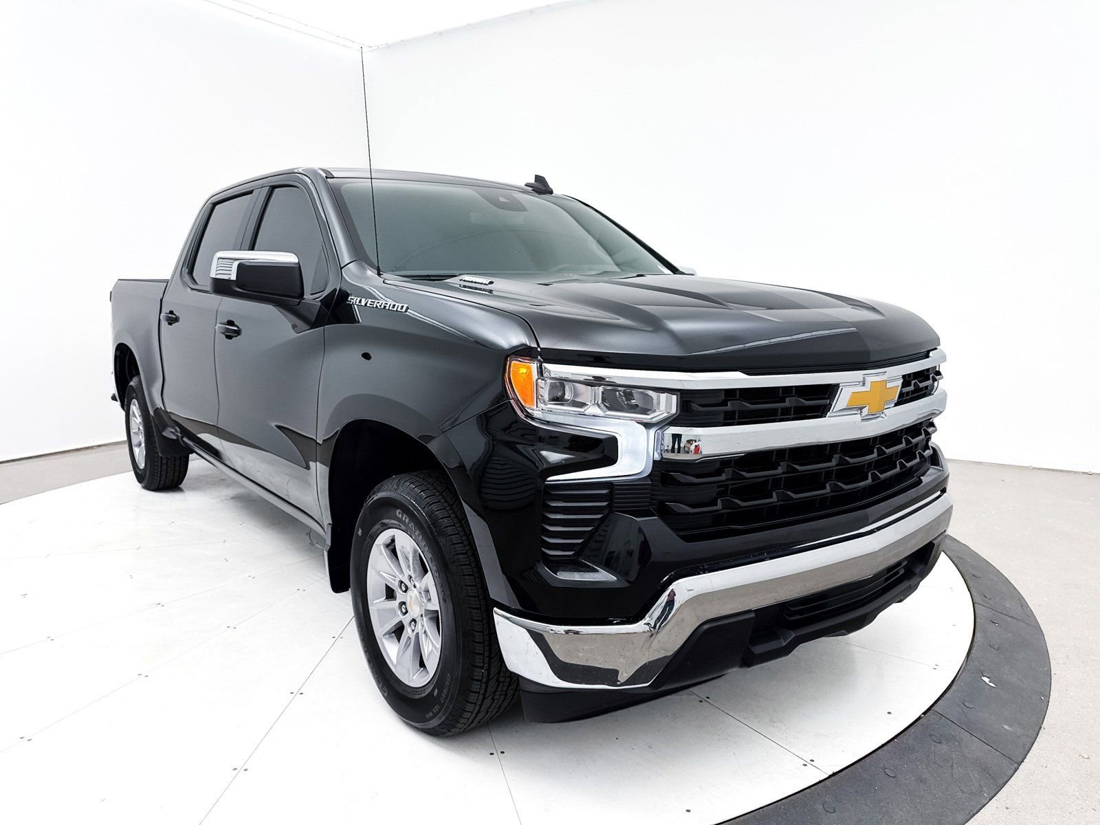 Used 2025 Chevrolet Silverado 1500 LT w/ Convenience Package II image 12