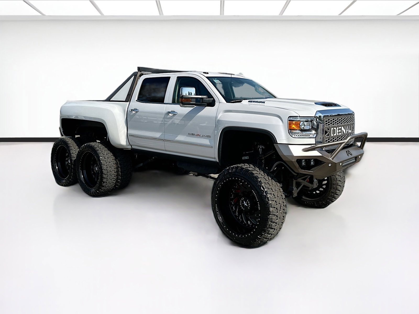 Used 2018 GMC Sierra 3500 Denali w/ Duramax Plus Package AWD/4WD image 3